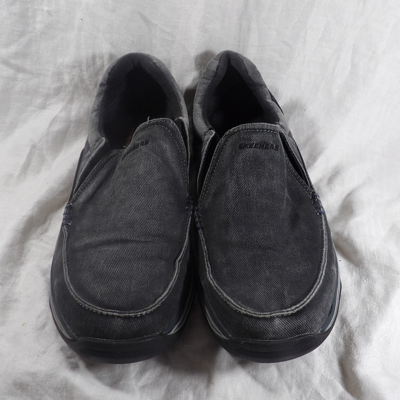 Skechers Men's  Slip-on Shoes Relaxed Fit Memory Foam Black sz 12 - Picture 2 of 8